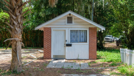 240708-UniversityRentalsGNVLLC6717-113NW11StreetStudio-ChrisWatkins-HDR-1024x585