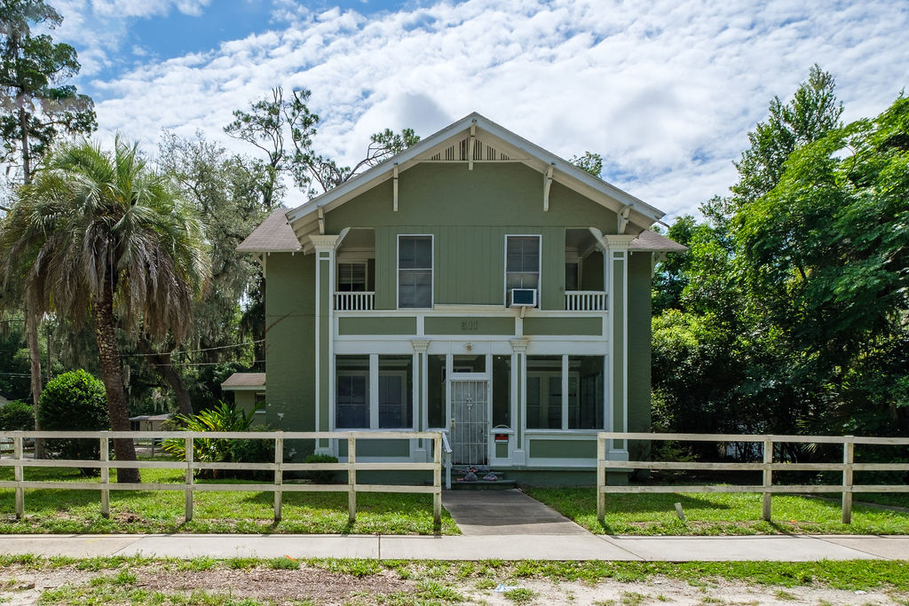 Large Student Housing Near UF