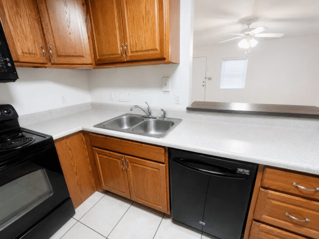 615 NW 15 St -photo 5